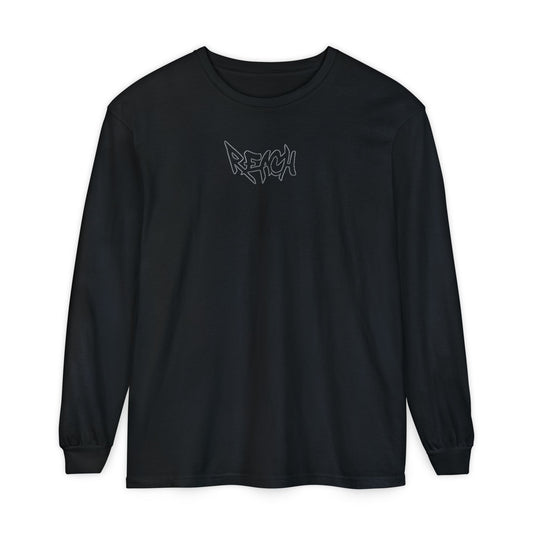 Black long-sleeved shirt